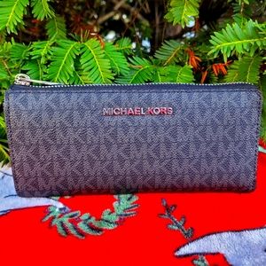 Michael kors jet set travel. Wallet